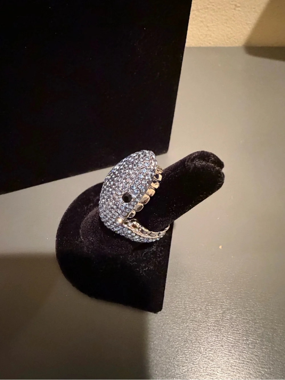 Kate Spade Pavé Shark Statement Ring Silver Tone Size 8